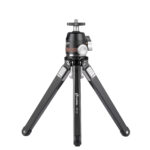 Leofoto MT-02+MBH-19 Tafelstatief compact zwart aluminium mini-statief met MBH-19 balhoofd en snelkoppelingsplaat rechtop opgesteld.