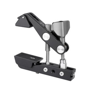 Leofoto MC-80 Klemstatief diagonale close-up van open zwarte klem met zilverkleurige stelknop en rubberen bekken.