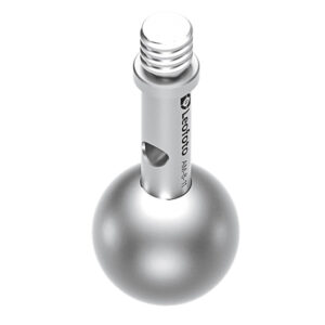 Leofoto AM‑8‑11 scharnierende close-up van zilveren kogel met verticale 1/4-inch schroef en Leofoto logo.