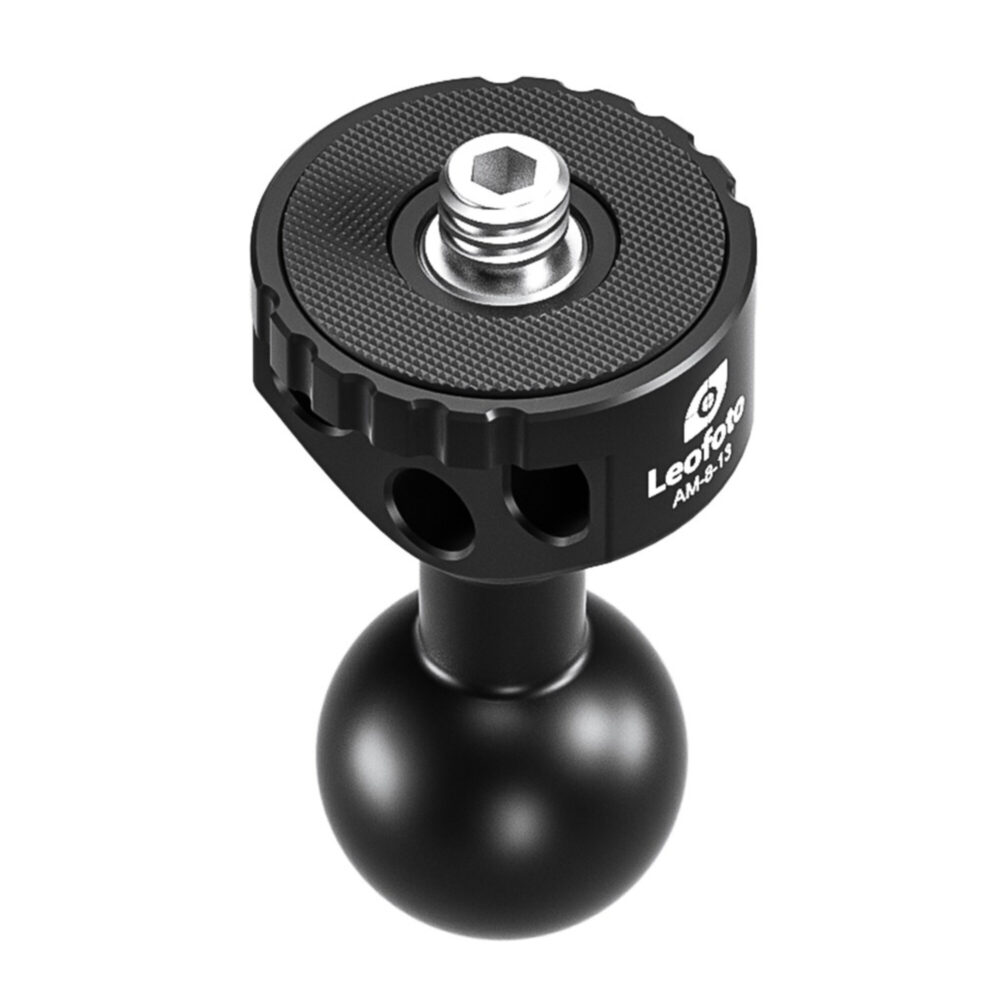 Leofoto-Articulated-arm-AM-8-13-joint-with-1-4-screw-and-contact-surface-4 Leofoto AM‑8‑13 scharnierende arm close-up met groot rond steunvlak en centrale 1/4-inch schroef op kogelgewricht.