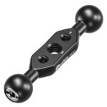 Leofoto-AM-8-2-short-arm-5 Leofoto AM-8-2 scharnierende arm korte dubbele kogelarm met centrale 3/8- en 1/4-inch schroefgaten diagonaal gezien.