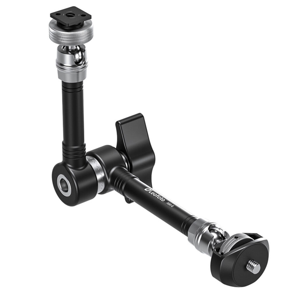Leofoto AM-6 scharnierende arm compact opgevouwen gelenkarm met kogelkop en 1/4-inch schroef op zwarte achtergrond.