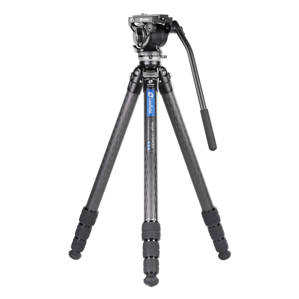 Leofoto LS-324CEX Tripod volledig opgesteld carbon Ranger-statief met gemonteerde BV-10 videokop.