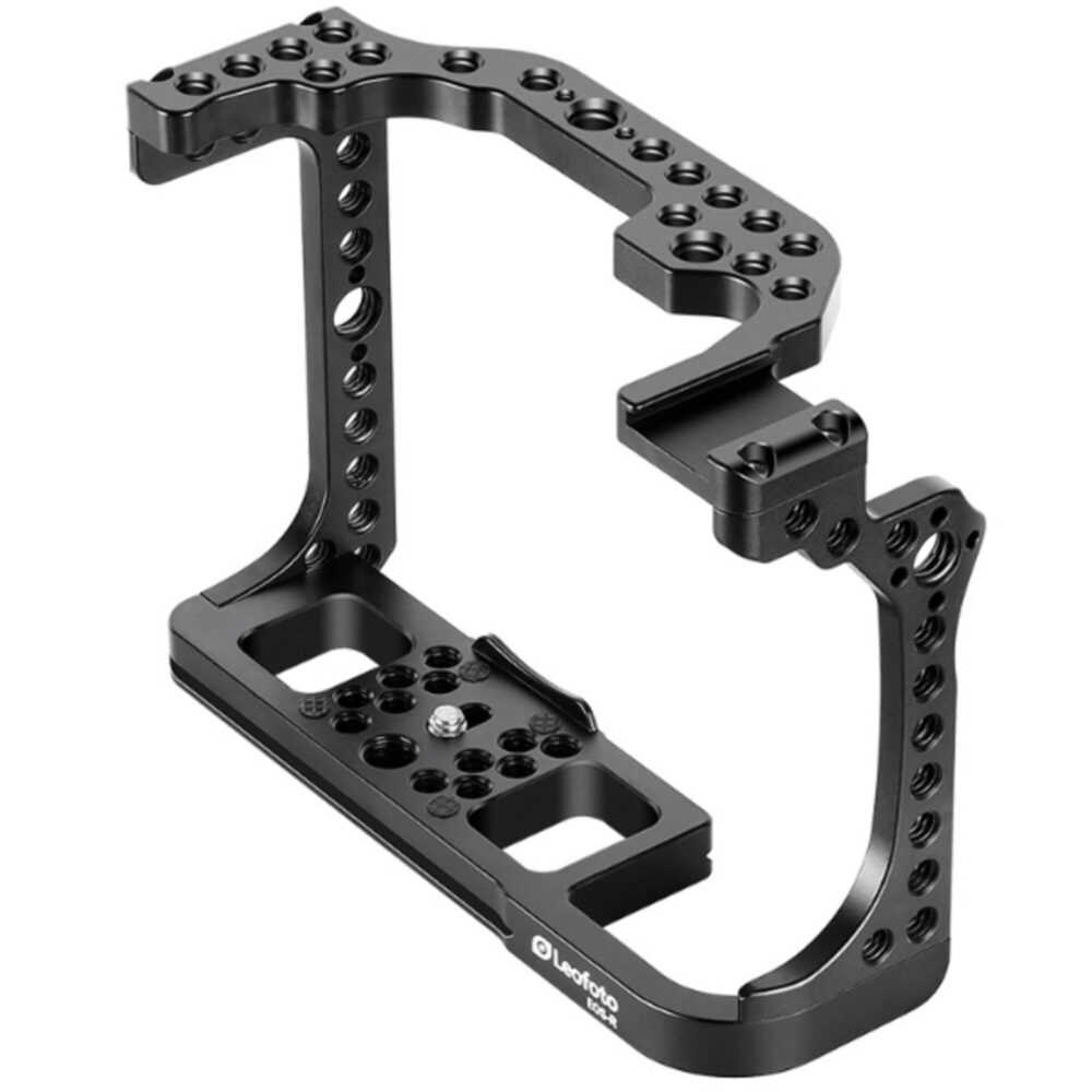 Leofoto EOS R cameracage voor Canon, schuin vooraanzicht van de open aluminium cameracage met Arca-Swiss bodemplaat.
