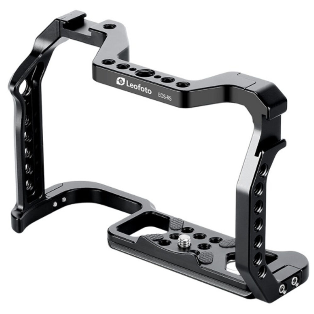 Leofoto EOS R5 cameracage schuin vooraanzicht van open aluminium cameracage met Arca-Swiss bodemplaat.