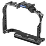 Leofoto Z8 cameracage vooraanzicht met Leofoto logo op de bovenplaat en brede Arca-Swiss bodemplaat.