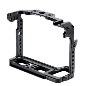 Leofoto S1/S1H/S1R cameracage schuin vooraanzicht met Arca-Swiss bodemplaat en meerdere 1/4-inch montagegaten.