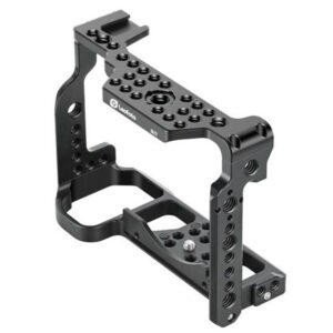 Leofoto Z6/Z7 cameracage diagonaal vooraanzicht van aluminium cage met Arca-Swiss bodemplaat en vele montagegaten.
