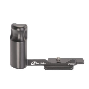 Leofoto EOS M handgreep zijaanzicht van zwarte aluminium cameragreep met Arca-Swiss bodemplaat en 1/4-inch schroef voor Canon EOS M.