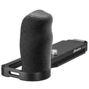 Leofoto LPF-X100VI handgreep schuinaanzicht van hoge zwarte grip op bodemplaat met riemlusopening.