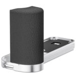Leofoto LPF-X half cameragrip close-up van zwarte ergonomische grip op zilveren Arca-Swiss bodemplaat op witte achtergrond.