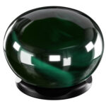 Leofoto CHG-01 knop groene carbon bolknop close-up op zwarte voet.