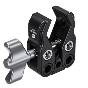 Leofoto MC-60 klem diagonaal vooraanzicht van compacte zwarte travel clamp met zilveren vleugelmoer en meerdere schroefgaten.