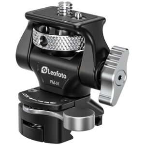Leofoto FM-01 monitorhouder close-up op cameracage met klembevestiging en zilveren vergrendelknop.