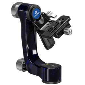 Leofoto PG-3 2-weg kantelkop carbon gimbal in drie-kwart aanzicht met Arca-Swiss klem op statiefbasis.
