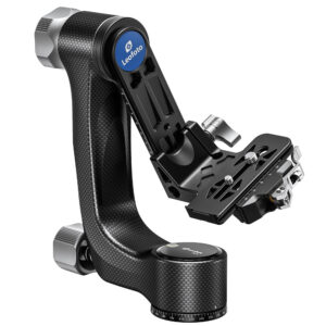 Leofoto PG-3L 2-weg kantelkop carbon gimbal in drie-kwart vooraanzicht met Arca-Swiss snelkoppelingsplaat en klemmhebel op de basis.
