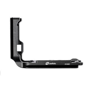 Leofoto LPC-5D MKIV L-beugel zijaanzicht van zwarte Arca-Swiss-compatibele L-bracket voor Canon EOS 5D Mark IV op witte achtergrond.