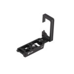 Leofoto-L-bracket-LPC-EOS-RP-for-Canon-EOS-RP-3 Leofoto LPC-EOS-RP L-Beugel Arca-Swiss-compatibele aluminium L-plaat voor Canon EOS RP in perspectiefaanzicht op witte achtergrond.