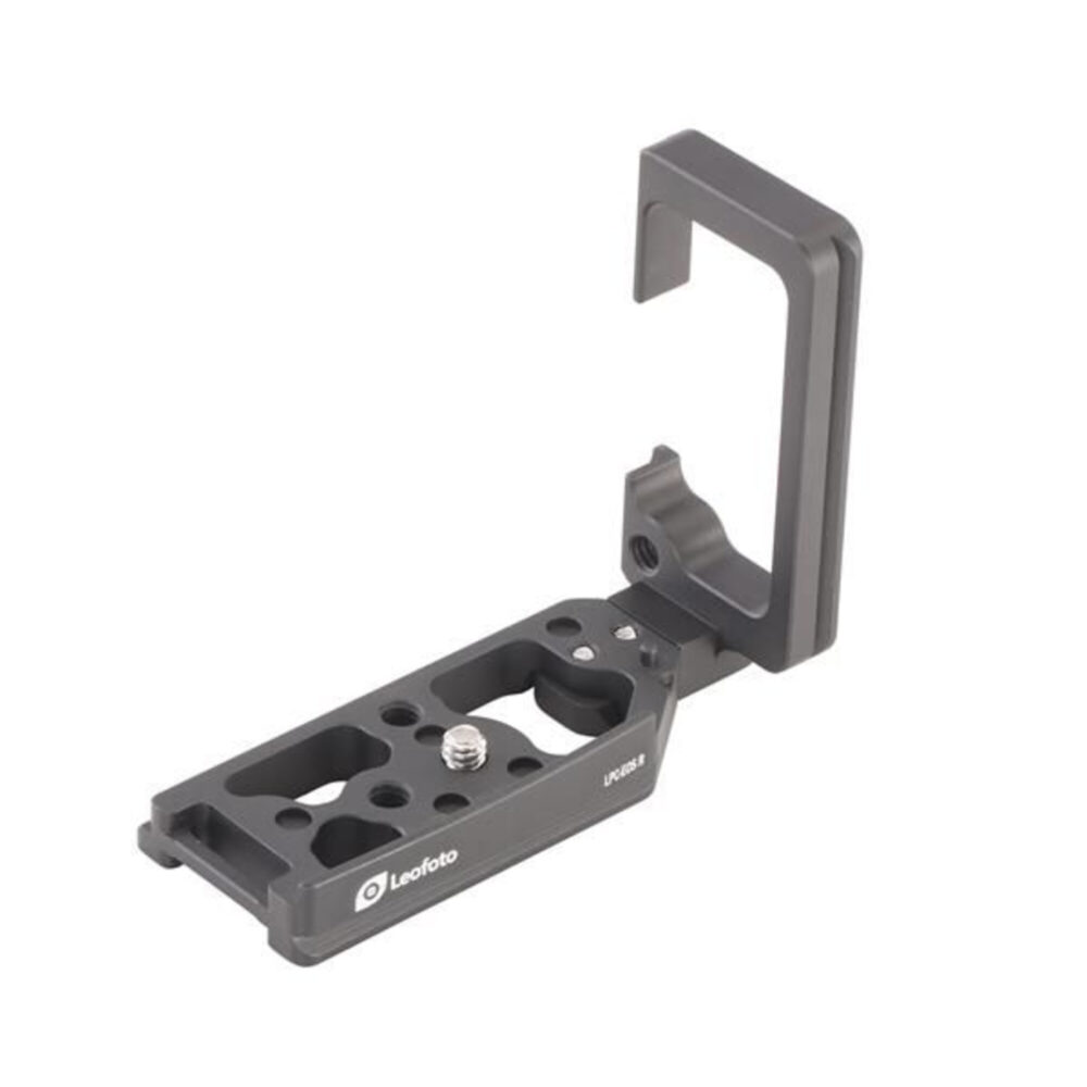 Leofoto LPC-EOSR L-Beugel zwarte CNC-gefreesde L-bracket met uitgefreesde basisplaat en opstaande hoek op witte achtergrond.