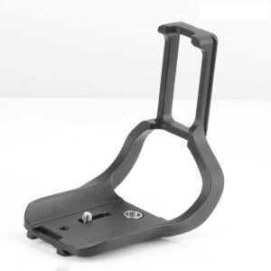 Leofoto LPC-EOSRG L-bevestiging schuin vooraanzicht met hoge L-arm en brede basisplaat voor Canon EOS R met grip.