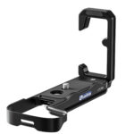 Leofoto LPC-R8 L-bevestiging schuin vooraanzicht met Arca-Swiss basisplaat en opstaande L-arm.