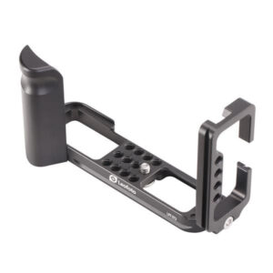 Leofoto LPF-XT3 L-bevestiging schuin vooraanzicht met ergonomische grip, Arca-Swiss bodemplaat en verticale L-zijplaat.