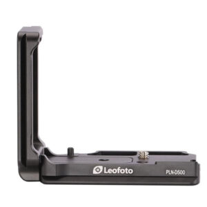 Leofoto LPN-D500 L-bevestiging zijaanzicht met horizontale basisplaat en opstaande L-zijde op witte achtergrond.