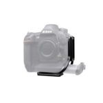 Leofoto LPN-D6B L-bevestiging gemonteerd op Nikon D6 camera op statiefkop in verticale positie.