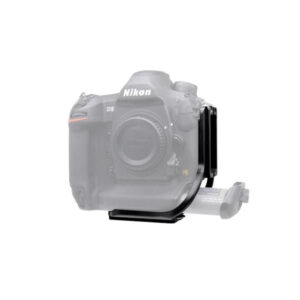 Leofoto LPN-D6B L-bevestiging gemonteerd op Nikon D6 camera op statiefkop in verticale positie.