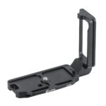 Leofoto LPN-D850N L-bevestiging zijaanzicht met lange Arca-Swiss-basisplaat, opstaande L-zijde en 1/4-inch statiefschroef op witte achtergrond.