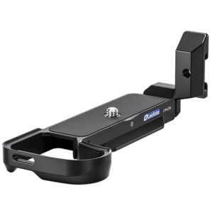 Leofoto LPN-Z30 L-bevestiging perspectiefaanzicht met Arca-Swiss-basisplaat, 1/4-inch schroef en opstaande L-zijde.