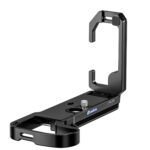 Leofoto LPN-Z5II L-Beugel schuin vooraanzicht van complete Arca-Swiss L-bracket met lange basisplaat en hoge zijplaat.