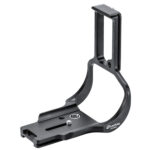 Leofoto LPN-Z6IIB L-Beugel schuin vooraanzicht van hoge L-bracket met lange Arca-Swiss basisplaat en verticale arm.