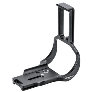 Leofoto LPN-Z6IIB L-Beugel schuin vooraanzicht van hoge L-bracket met lange Arca-Swiss basisplaat en verticale arm.