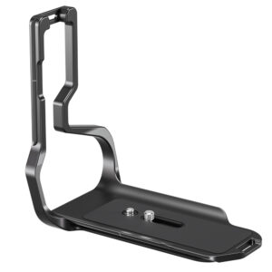 Leofoto LPN-Z9 L-Beugel schuin vooraanzicht van hoge L-bracket met lange basisplaat en verticale arm op witte achtergrond.