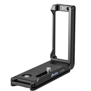Leofoto LPPO-S5II L-Beugel schuin vooraanzicht van complete Arca-Swiss L-bracket met basisplaat, verticale arm en 1/4"-schroef.