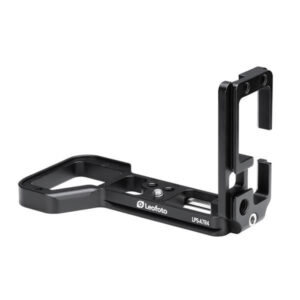Leofoto LPS-A7R4 L-Beugel perspectiefaanzicht met verticale camerasteun en Arca-Swiss basisplaat.
