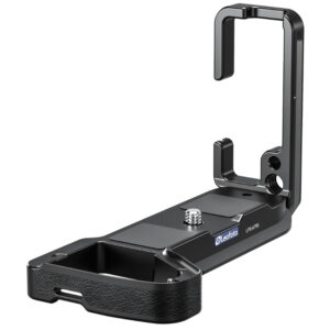 Leofoto LPS-A7R5 L-Beugel close-up van bodemplaat met 1/4-inch statiefschroef en opstaande L-steun voor Sony A7R5.