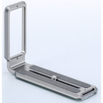 Leofoto UL-01T L-bevestiging titanium statiefplaat in L-vorm staand op witte achtergrond.