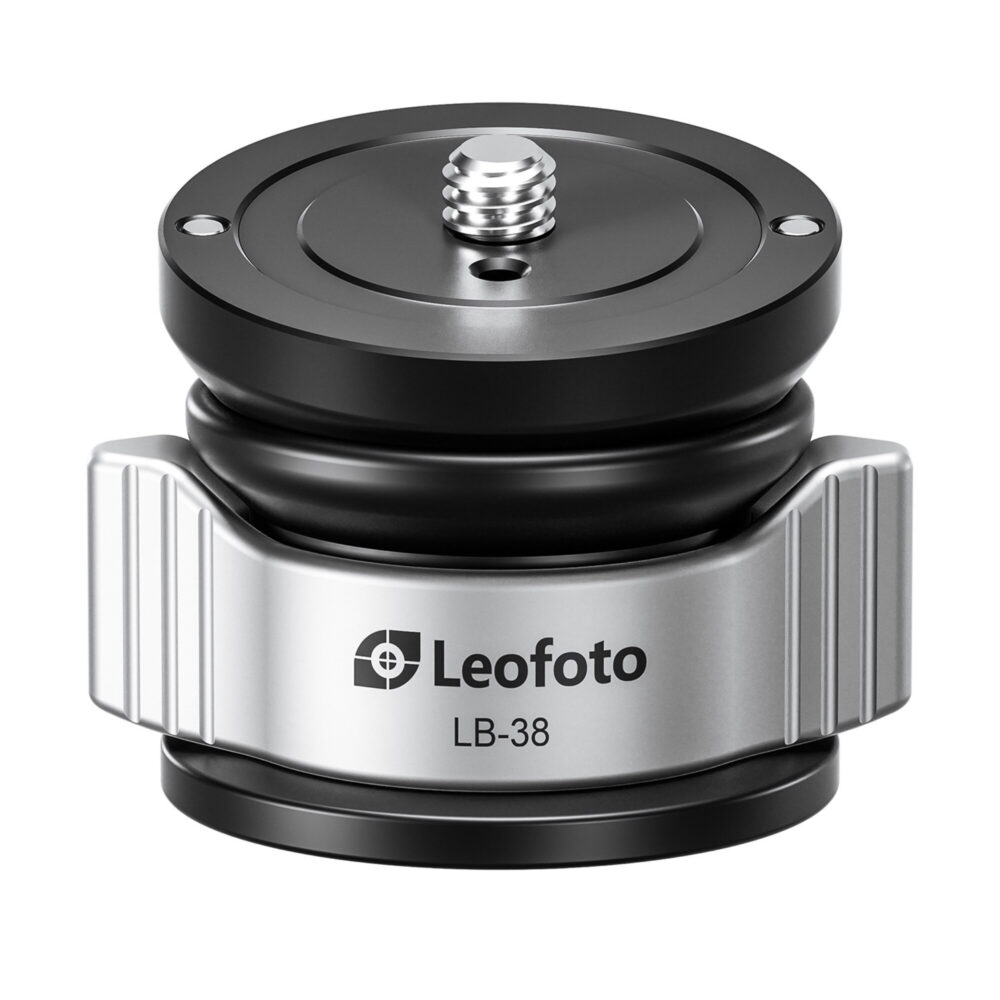 Leofoto LB-38 nivelleerinrichting vooraanzicht van compacte zwarte en zilveren leveling base met 3/8-inch schroef op de topplaat.