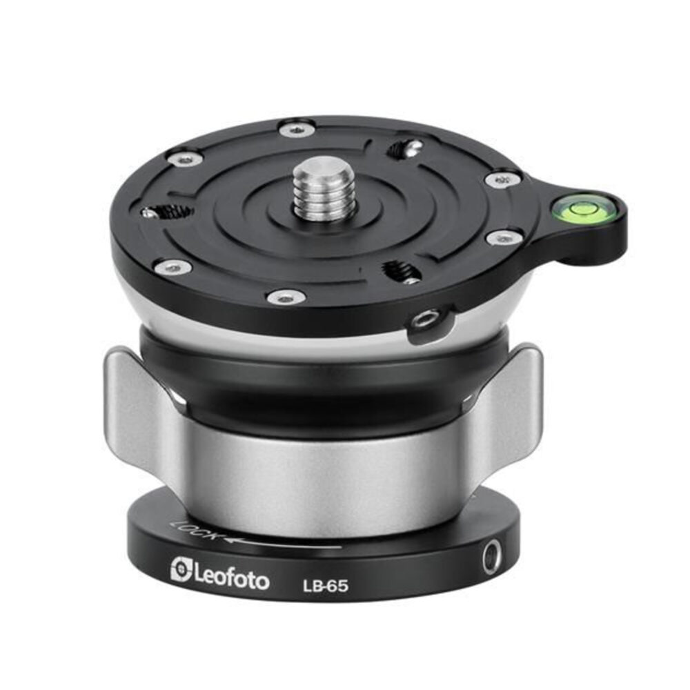 Leofoto LB-65 nivelleerinrichting close-up van 65mm leveling base met 3/8-inch schroef en geïntegreerde waterpaslibel op de topplaat.