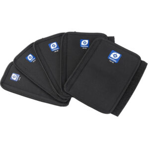 Leofoto LW-KIT Neopreen beschermhoes set van vijf zwarte neopreen statiefbeenhoezen waaiervormig uitgestald met Leofoto-logo.