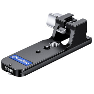 Leofoto SF‑02N objectiefvoet schuin bovenaanzicht met zilverkleurige klemhendel, Arca-Swiss profiel en blauw Leofoto-logo op zwarte voet.