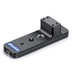 Leofoto CF-03 objectiefvoet schuin vooraanzicht met verhoogd montagevlak en lange Arca-Swiss basis met Leofoto-logo.