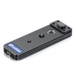 Leofoto NF-03 objectiefvoet schuin vooraanzicht met Arca-Swiss basis, 1/4- en 3/8-inch schroefgaten en NF-03 markering.