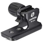 Leofoto LH-55 SC statiefkogelkop vooraanzicht met Arca-Swiss en Picatinny klem bovenop en drie grote draaiknoppen rond de basis.