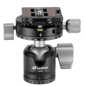 Leofoto LH-25R statiefkogelkop frontaal aanzicht met NP-50 snelwisselplaat, waterpas en gegraveerde panoramaskala op de basis.