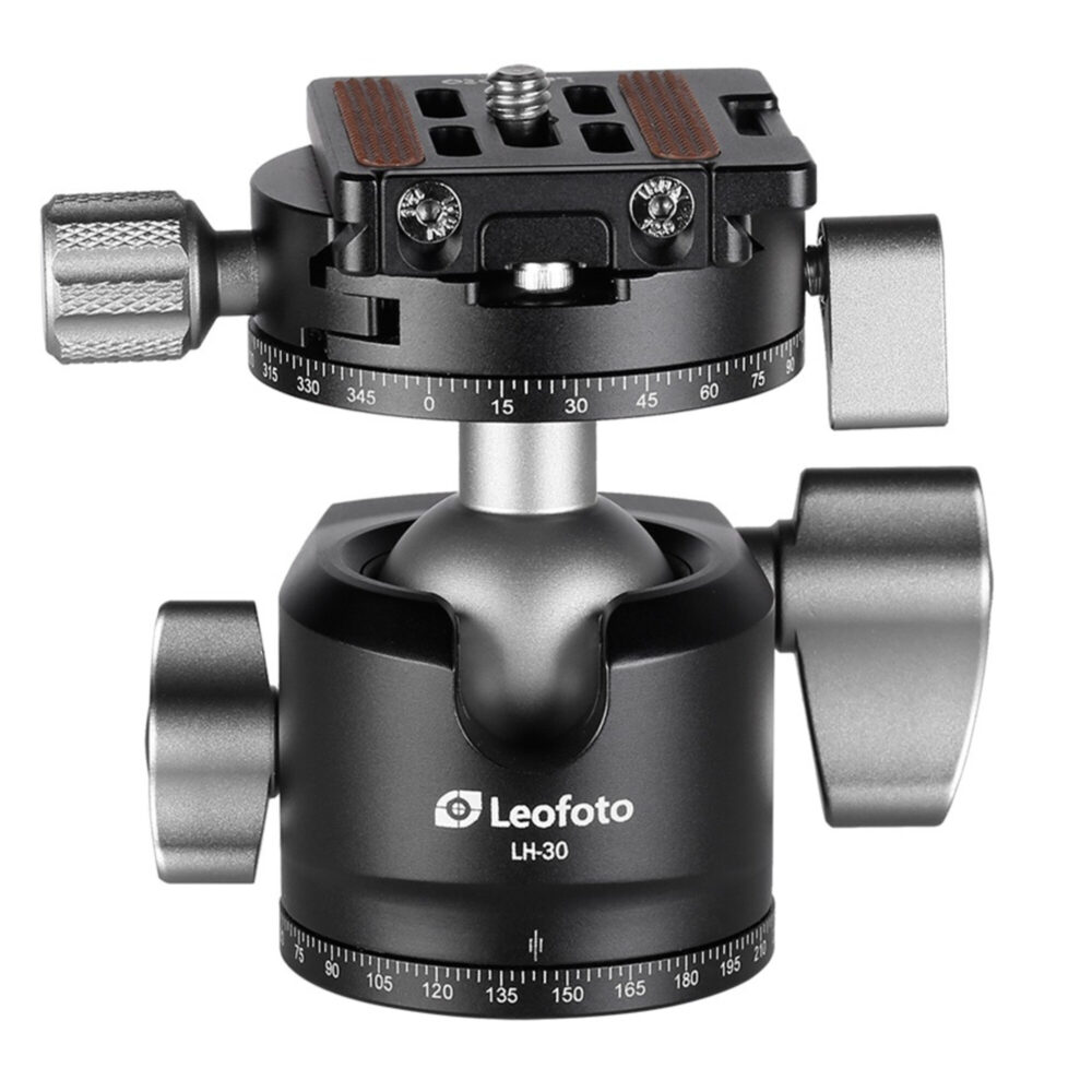 Leofoto LH-30R statiefkogelkop vooraanzicht met NP-50 snelwisselplaat, panoramaskala en grote vergrendelknop.