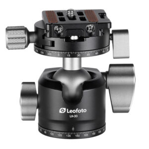 Leofoto LH-30R statiefkogelkop vooraanzicht met NP-50 snelwisselplaat, panoramaskala en grote vergrendelknop.