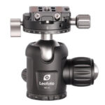 Leofoto NB-34 statiefkogelkop vooraanzicht met snelwisselplaat NP-50 en dubbele panoramaring op de basis.